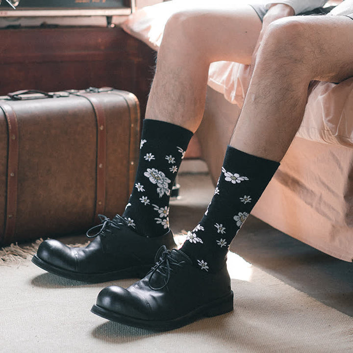 Men's Little White Daisy Black Crew Socks