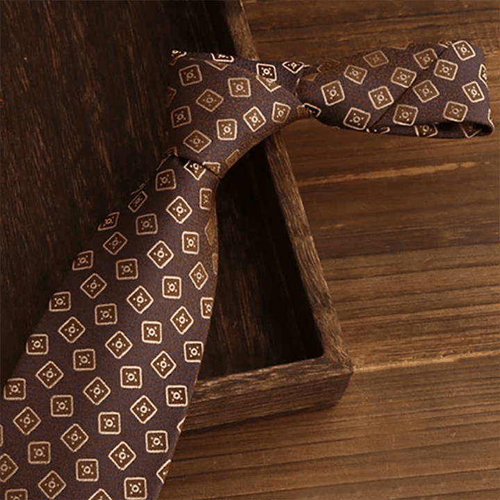 Men's Dark Brown & Gold Diamonds Necktie